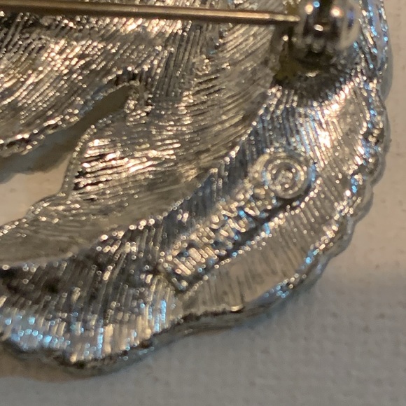 Vintage Sarah Coventry Silver-Tone Leaf Brooch with Faux Pearl Berries - stamped - Picture 7 of 8